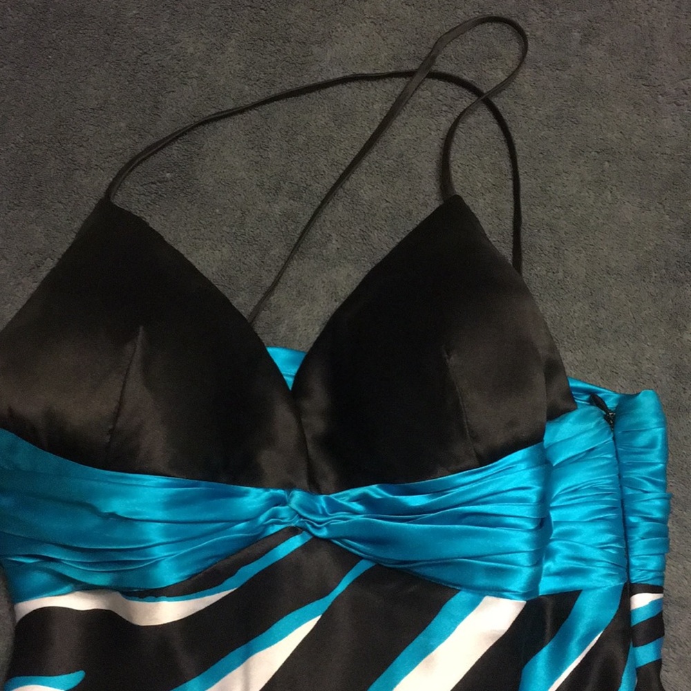Dress - Picture 2 of 4